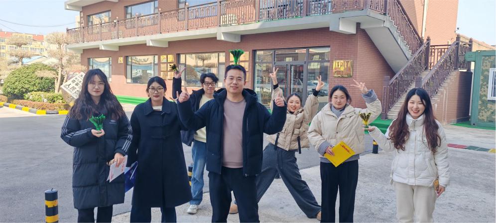 Žemeijia Gyva Shuttlecock Kicking veikla.