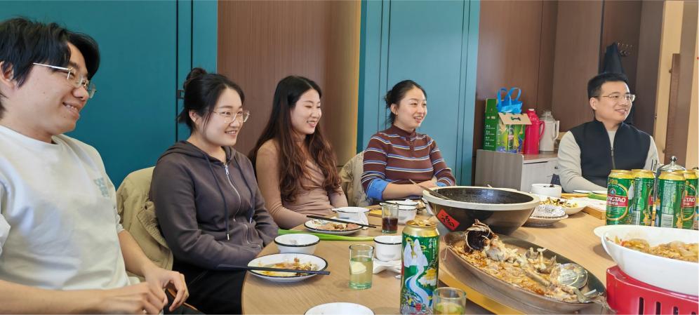 Užbaigia šventinę nuotaiką ir išpakuoja naują pradžią