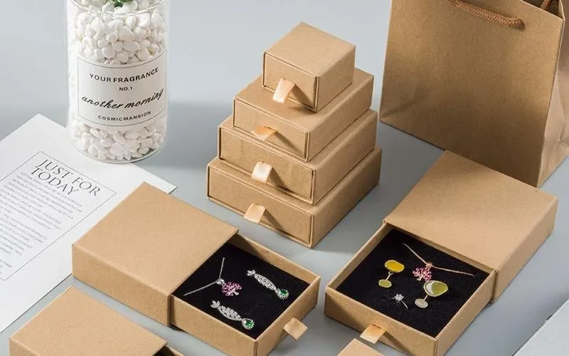 Environmental corrugated color box